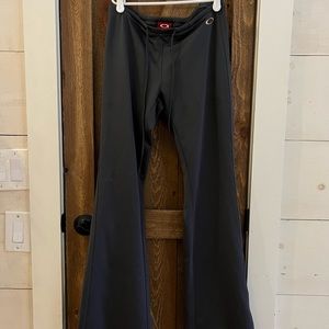 Adult XS Oakley yoga pants (fits like a small)